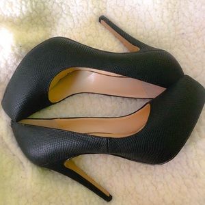 Jessica Simpson heels